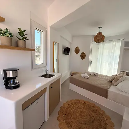 K&m Naxos City